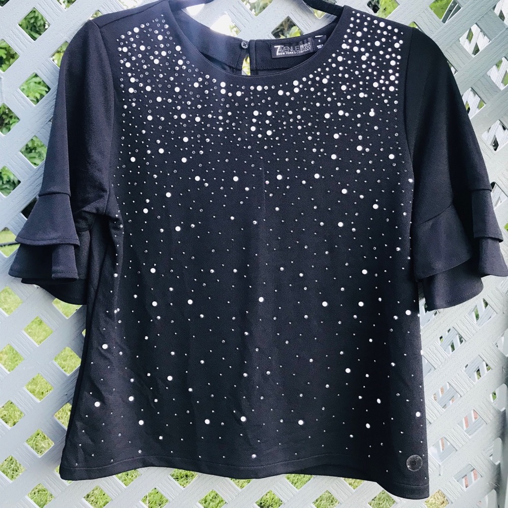 ✨Offer Bundle 3/$10✨NWT New York & Company Black Blouse